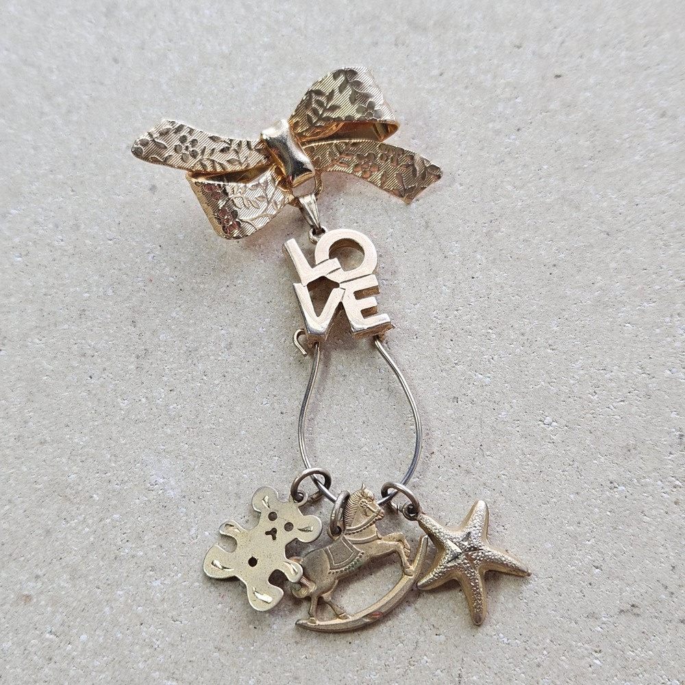 Vtg 90s Gold Tone Bow LOVE Charm Brooch Teddy Bear Rocking Horse Starfish‎ Pin